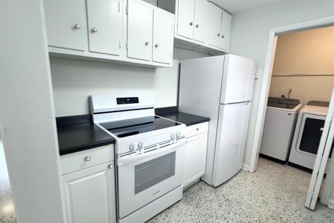 Villa ou maison à louer à West Palm Beach, Floride: 2 chambres, 96.25 m2 № 2078563 - photo 6