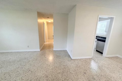 Villa ou maison à louer à West Palm Beach, Floride: 2 chambres, 96.25 m2 № 2078563 - photo 4