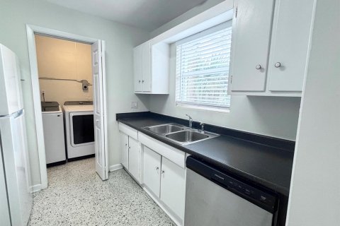 Villa ou maison à louer à West Palm Beach, Floride: 2 chambres, 96.25 m2 № 2078563 - photo 8