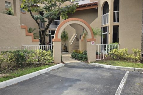 Купить кондоминиум в Пемброк-Пайнс, Флорида 1 спальня, 74.79м2, № 2013500 - фото 3