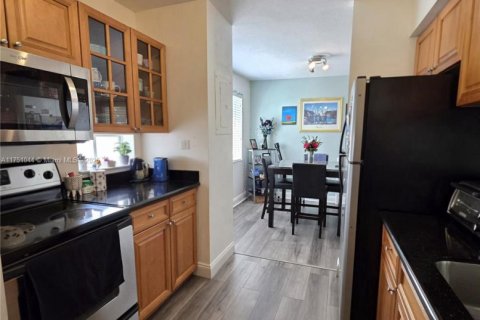 Купить кондоминиум в Пемброк-Пайнс, Флорида 1 спальня, 74.79м2, № 2013500 - фото 29