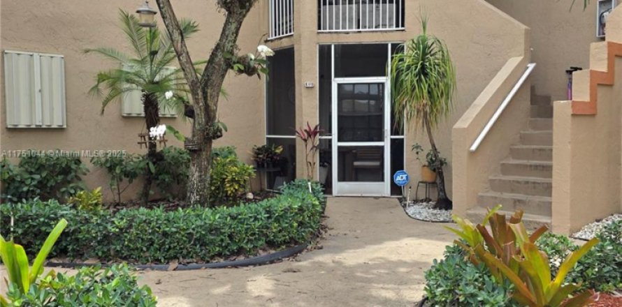 Кондоминиум с 1 спальней в Пемброк-Пайнс, Флорида № 2013500