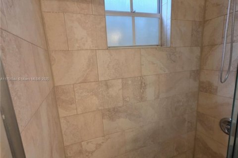 Купить кондоминиум в Пемброк-Пайнс, Флорида 1 спальня, 74.79м2, № 2013500 - фото 17