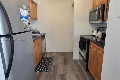 Купить кондоминиум в Пемброк-Пайнс, Флорида 1 спальня, 74.79м2, № 2013500 - фото 25