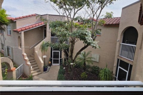 Купить кондоминиум в Пемброк-Пайнс, Флорида 1 спальня, 74.79м2, № 2013500 - фото 11