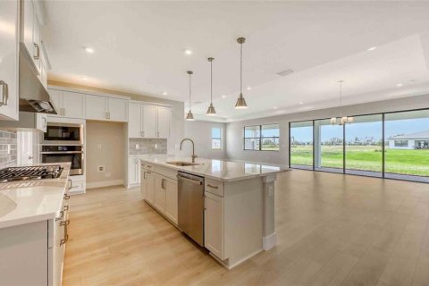 House in Parrish, Florida 3 bedrooms, 231.33 sq.m. № 1534575 - photo 3