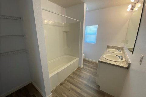 House in Kissimmee, Florida 4 bedrooms, 173.17 sq.m. № 2232373 - photo 11