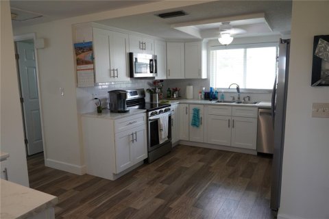 Villa ou maison à vendre à Apollo Beach, Floride: 3 chambres, 145.21 m2 № 2287384 - photo 10
