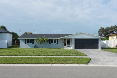 House in Apollo Beach, Florida 3 bedrooms, 145.21 sq.m. № 2287384