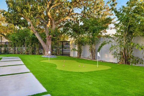 House in Miami, Florida 5 bedrooms, 238.29 sq.m. № 2038598 - photo 24