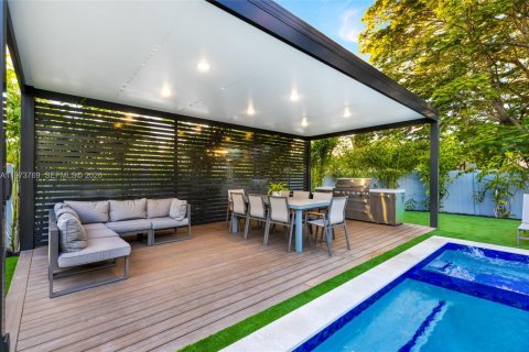 House in Miami, Florida 5 bedrooms, 238.29 sq.m. № 2038598 - photo 23