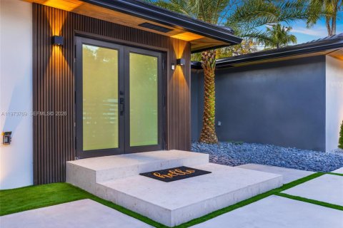 House in Miami, Florida 5 bedrooms, 238.29 sq.m. № 2038598 - photo 9