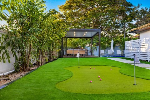 House in Miami, Florida 5 bedrooms, 238.29 sq.m. № 2038598 - photo 25