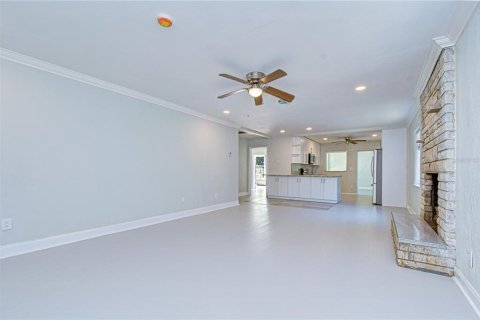House in Clearwater, Florida 4 bedrooms, 191.75 sq.m. № 2102176 - photo 17