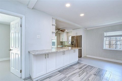 House in Clearwater, Florida 4 bedrooms, 191.75 sq.m. № 2102176 - photo 25