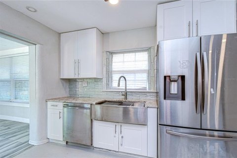 House in Clearwater, Florida 4 bedrooms, 191.75 sq.m. № 2102176 - photo 28