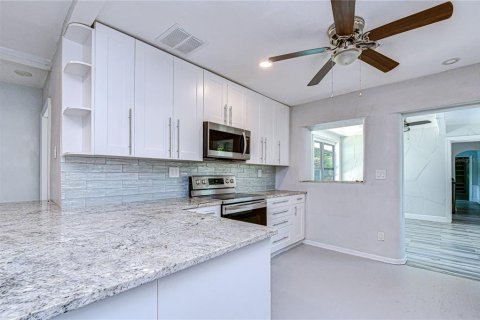 House in Clearwater, Florida 4 bedrooms, 191.75 sq.m. № 2102176 - photo 27