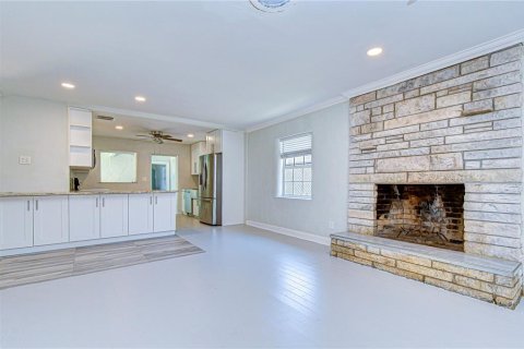 House in Clearwater, Florida 4 bedrooms, 191.75 sq.m. № 2102176 - photo 21