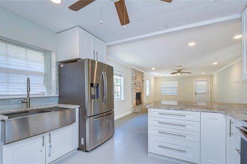 House in Clearwater, Florida 4 bedrooms, 191.75 sq.m. № 2102176 - photo 29