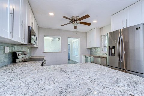 House in Clearwater, Florida 4 bedrooms, 191.75 sq.m. № 2102176 - photo 26