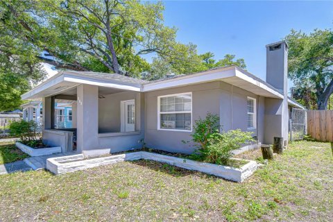 House in Clearwater, Florida 4 bedrooms, 191.75 sq.m. № 2102176 - photo 9
