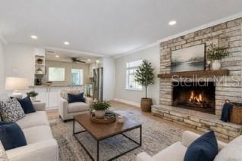 House in Clearwater, Florida 4 bedrooms, 191.75 sq.m. № 2102176 - photo 12