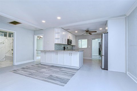 House in Clearwater, Florida 4 bedrooms, 191.75 sq.m. № 2102176 - photo 22