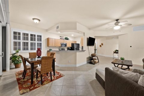 Condo in Cape Coral, Florida, 3 bedrooms  № 2345692 - photo 4