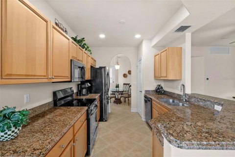 Condo in Cape Coral, Florida, 3 bedrooms  № 2345692 - photo 10