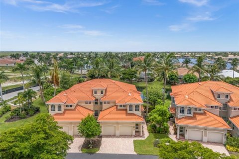 Condo in Cape Coral, Florida, 3 bedrooms  № 2345692 - photo 27