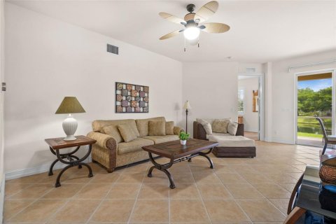 Condo in Cape Coral, Florida, 3 bedrooms  № 2345692 - photo 12