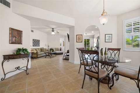 Condo in Cape Coral, Florida, 3 bedrooms  № 2345692 - photo 7