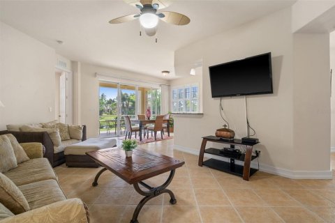 Condo in Cape Coral, Florida, 3 bedrooms  № 2345692 - photo 11