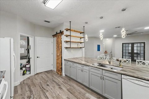 House in Edgewater, Florida 4 bedrooms, 208.57 sq.m. № 2223312 - photo 8