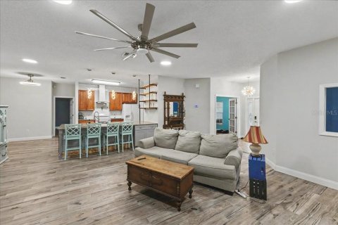 House in Edgewater, Florida 4 bedrooms, 208.57 sq.m. № 2223312 - photo 12