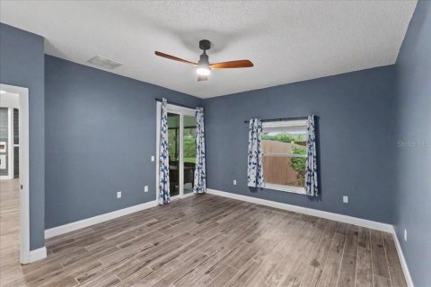 House in Edgewater, Florida 4 bedrooms, 208.57 sq.m. № 2223312 - photo 15