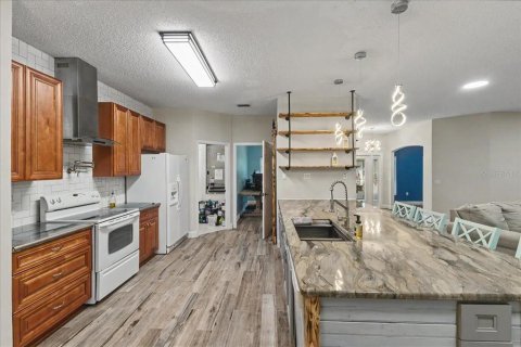House in Edgewater, Florida 4 bedrooms, 208.57 sq.m. № 2223312 - photo 6