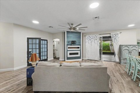 House in Edgewater, Florida 4 bedrooms, 208.57 sq.m. № 2223312 - photo 13
