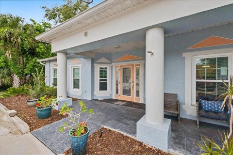 House in Edgewater, Florida 4 bedrooms, 208.57 sq.m. № 2223312