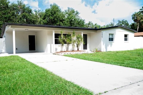 House in Tampa, Florida 3 bedrooms, 122.91 sq.m. № 1805214 - photo 2