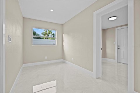 House in Tampa, Florida 3 bedrooms, 122.91 sq.m. № 1805214 - photo 16