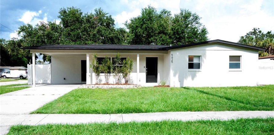 House in Tampa, Florida 3 bedrooms, 122.91 sq.m. № 1805214