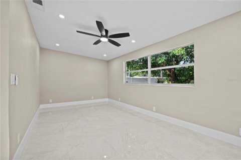 House in Tampa, Florida 3 bedrooms, 122.91 sq.m. № 1805214 - photo 18