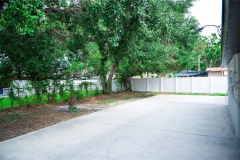 House in Tampa, Florida 3 bedrooms, 122.91 sq.m. № 1805214 - photo 14
