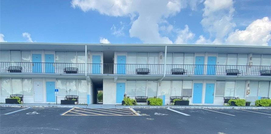 Apartment in Lakeland, Florida 3 rooms, 46.45 sq.m. № 2379303
