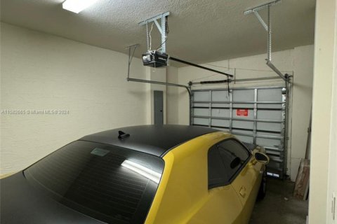 House in Doral, Florida 4 bedrooms, 149.02 sq.m. № 2012784 - photo 19