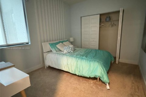 House in Doral, Florida 4 bedrooms, 149.02 sq.m. № 2012784 - photo 15