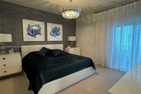 House in Doral, Florida 4 bedrooms, 149.02 sq.m. № 2012784 - photo 13