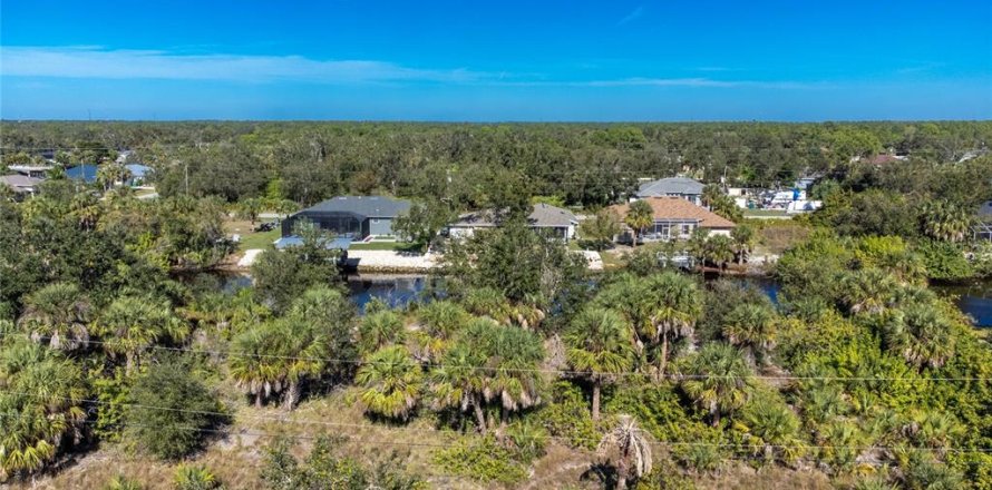 Terreno en Port Charlotte, Florida № 885564