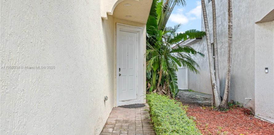 Casa en Homestead, Florida 3 dormitorios, 187.11 m2 № 1855230
